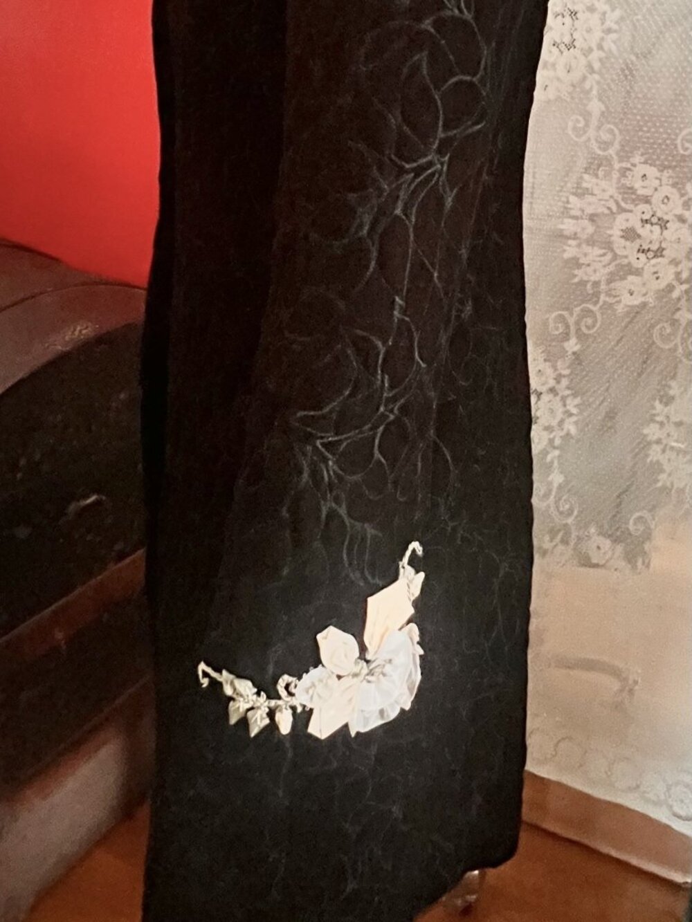 White House Black Market Black Velvet Floral Ribbon Embroidered Coat M - Picture 6 of 16